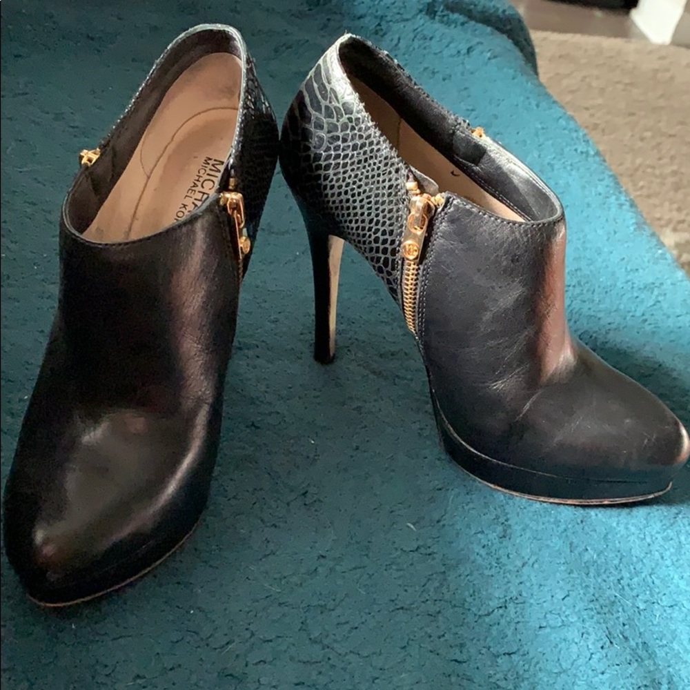 BUNDLE & SAVE 🖤💜🖤Michael Kors Booties!